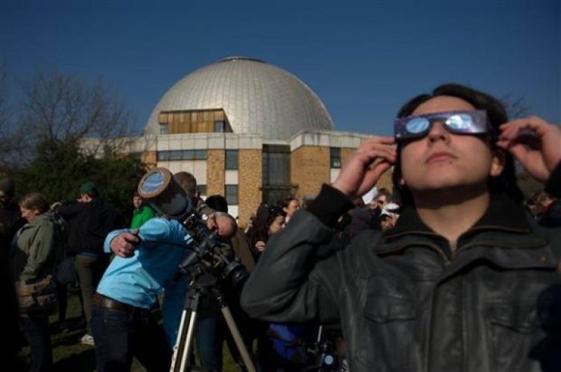 Dünyadan Güneş tutulması manzaraları