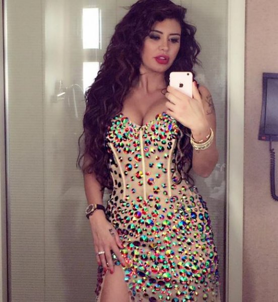 Ebru Polat kapak kızı oldu 