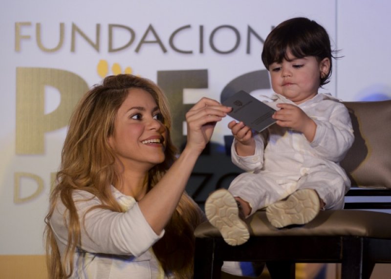 Shakira oğlu Milan'a İspanyolca öğretiyor
