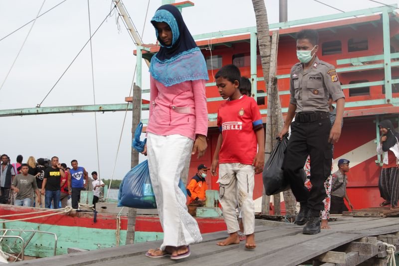 Endonezya 582 Rohingyalı göçmeni kabul etti