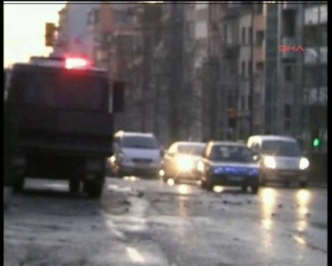 BDP'liler Taksim'i savaş alanına çevirdi