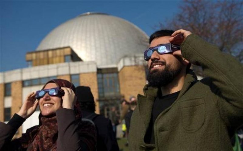 Dünyadan Güneş tutulması manzaraları