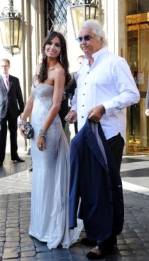 Çocuğu yaşındakilerle aşk yaşayan ünlüler