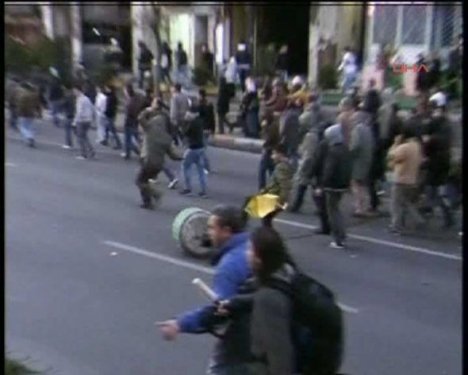 BDP'liler Taksim'i savaş alanına çevirdi