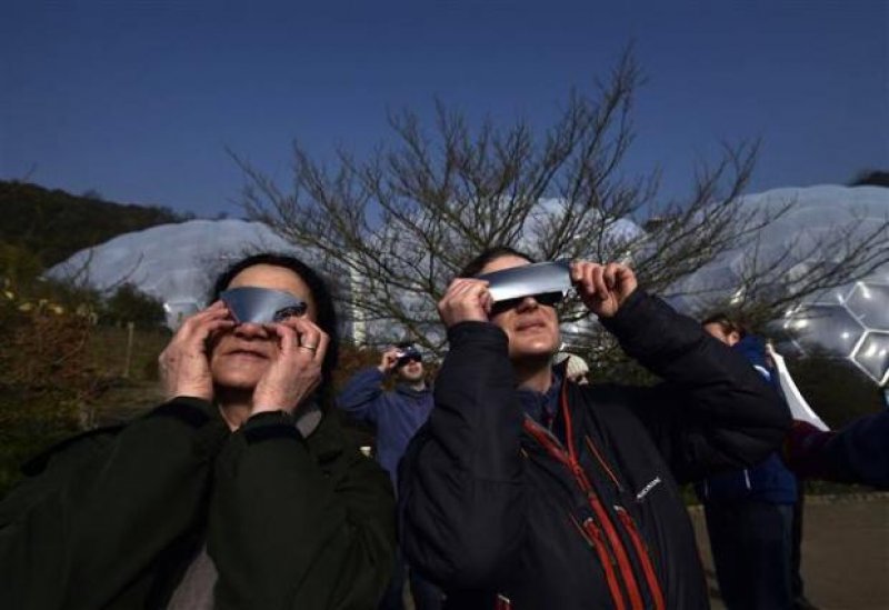 Dünyadan Güneş tutulması manzaraları