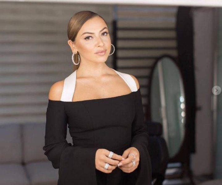 Hadise yaz sezonunu açtı 