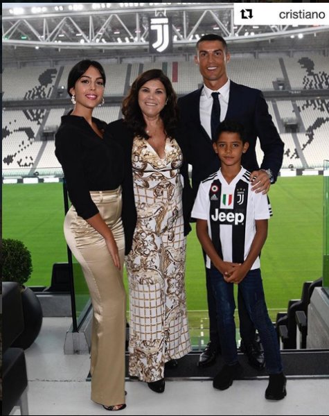 Ronaldo kızının yeni yaşını kutladı