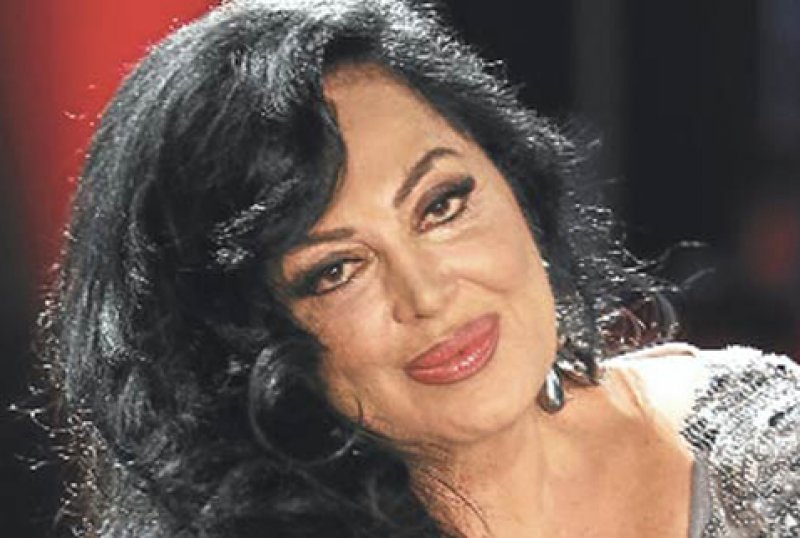 Türkan çaldı Sultan oynadı