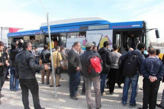 ODTÜ öğrencileri otobüsten inmeme eylemi yaptı