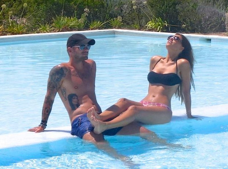 Wesley Sneijder Yolanthe'yi öpmeye doyamadı