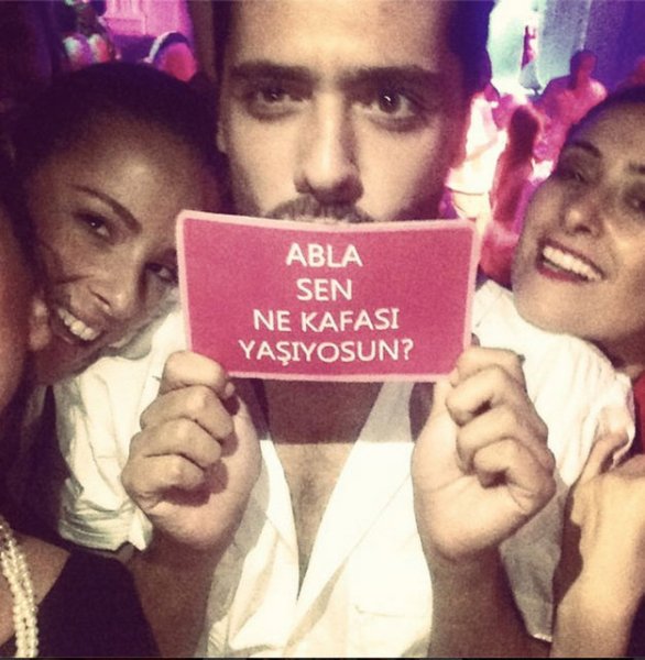 Doğa Rutkay'dan sürpriz kına gecesi