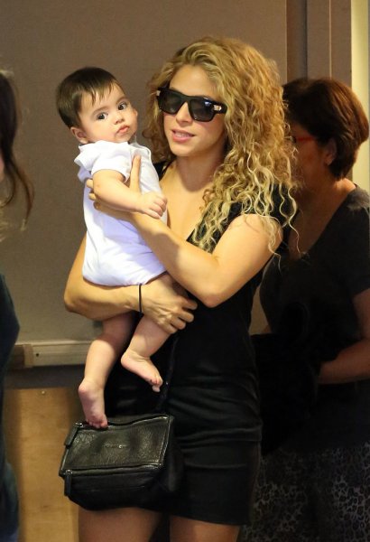 Shakira oğlu Milan'a İspanyolca öğretiyor