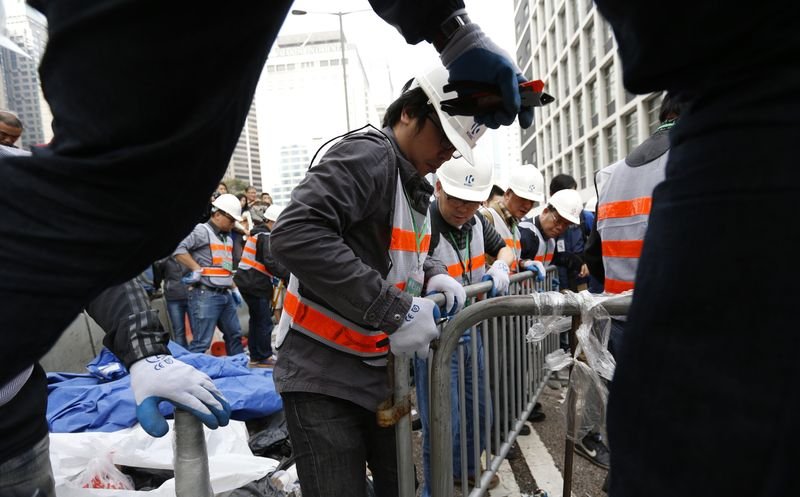 Hong Kong'da gösteri alanları boşaltıldı