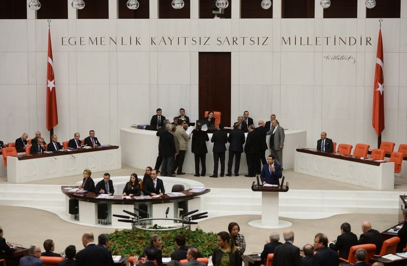 TBMM'de milletvekillerinden oturma eylemi
