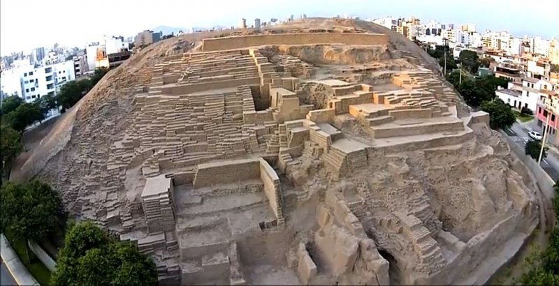 Peru'nun ortasında piramit çıktı