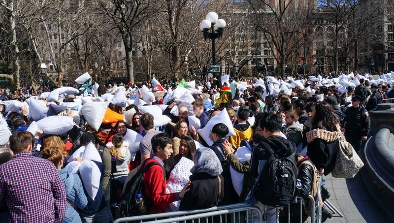 ABD'de Uluslararası Yastık Savaşı Günü kutlandı