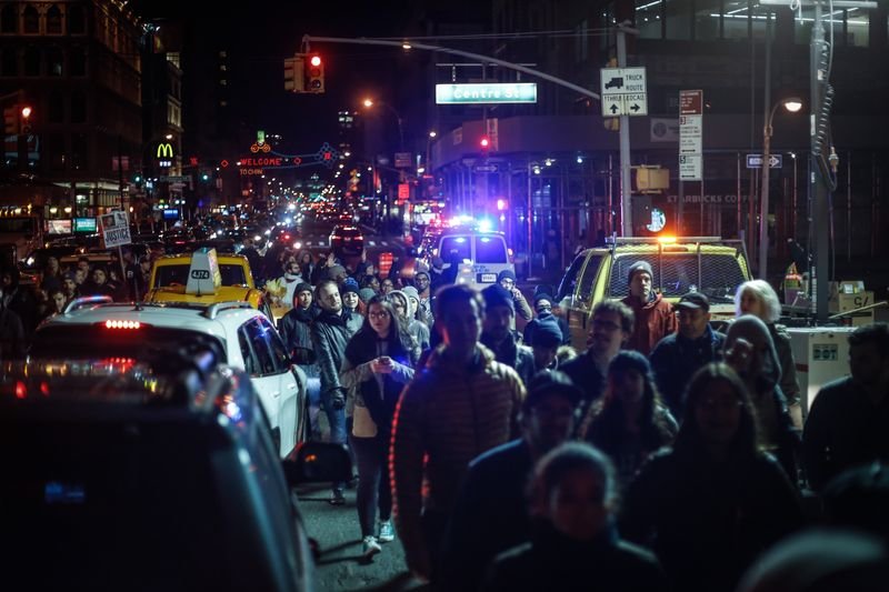 Polise takipsizlik kararı ABD'lileri sokağa döktü