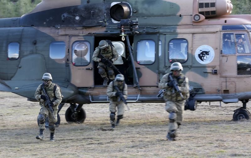 TSK'nın özel timinden nefes kesen görüntüler