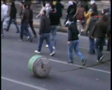 BDP'liler Taksim'i savaş alanına çevirdi