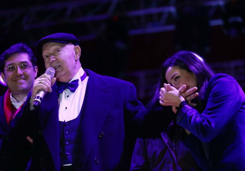 Kayahan ve Nilüfer yıllar sonra aynı sahnede