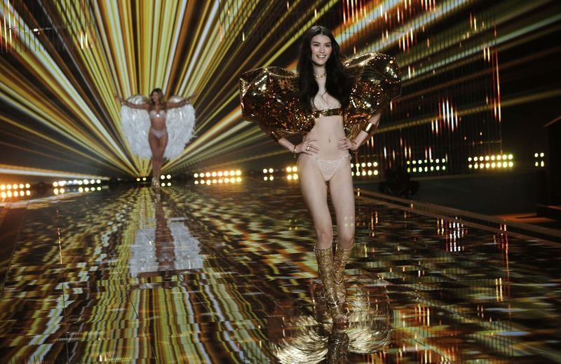 Victoria's Secret defilesi Londra'da yapıldı