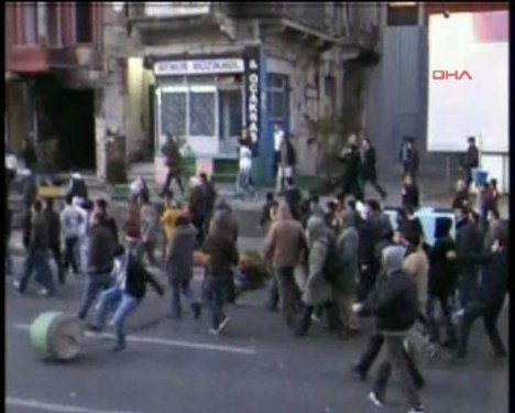 BDP'liler Taksim'i savaş alanına çevirdi