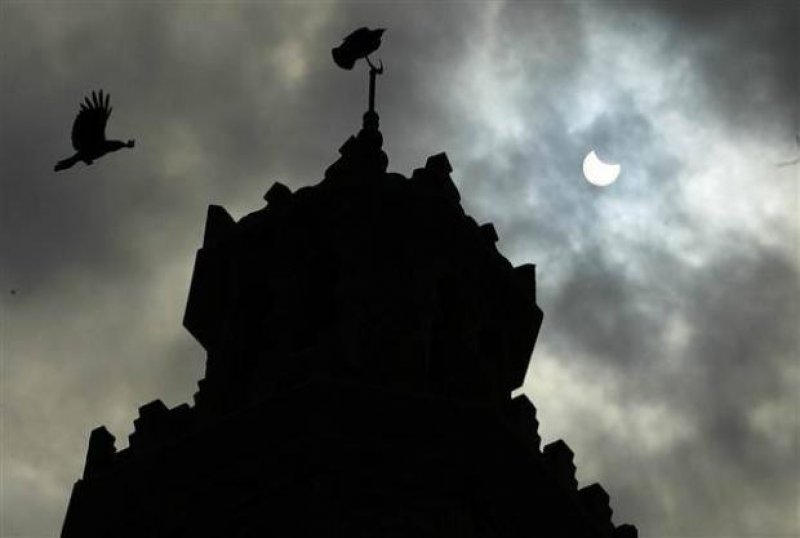 Dünyadan Güneş tutulması manzaraları