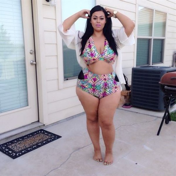 Kilolu kadınların "fatkini" çılgınlığı