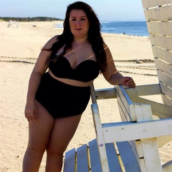 Kilolu kadınların "fatkini" çılgınlığı