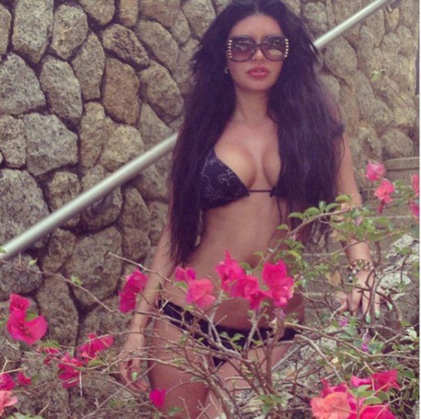 Ebru Polat kapak kızı oldu 