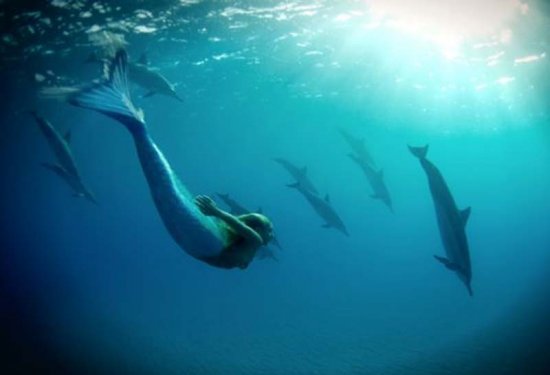 Hannah kendini deniz kızı sanıyor