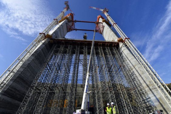 3. Köprü'de kuleler eşitlendi