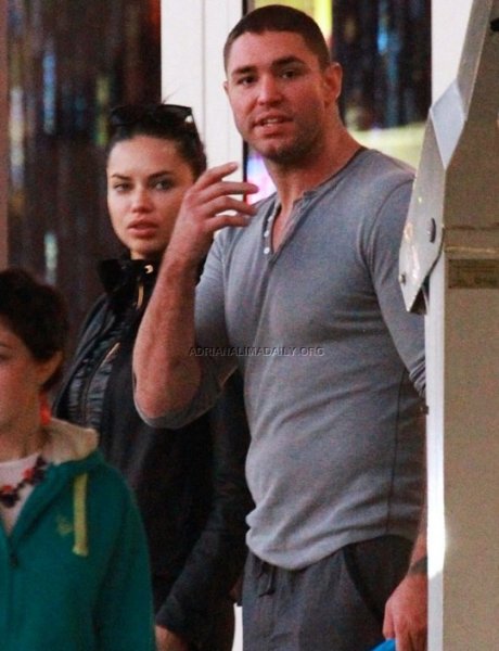 Adriana Lima sevgilisiyle görüntülendi