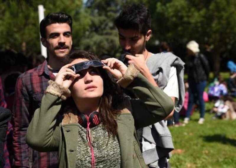 Dünyadan Güneş tutulması manzaraları