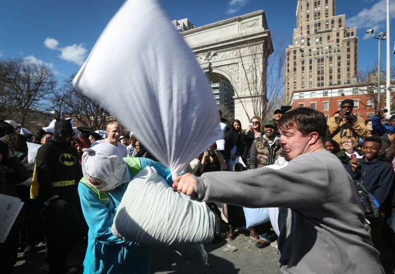 ABD'de Uluslararası Yastık Savaşı Günü kutlandı