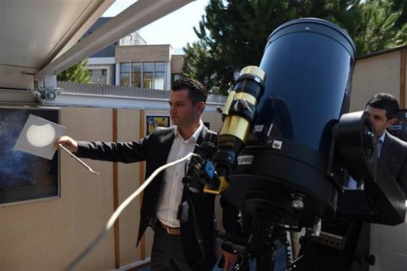 Dünyadan Güneş tutulması manzaraları