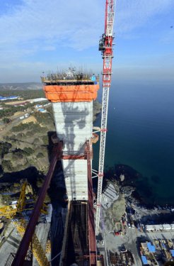 3. Köprü'de kuleler eşitlendi