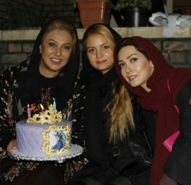 İranlı kadın motosikletçi yasakların kalkmasını istiyor