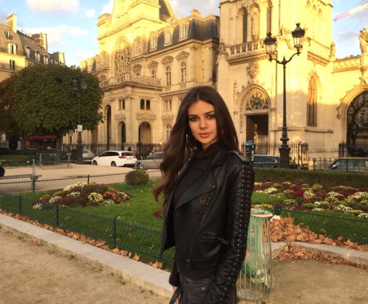 Defne Samyeli'nin kızı Deren Talu okulu bıraktı 