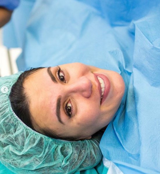 Oyuncu Şükran Ovalı doğum fotoğraflarını paylaştı