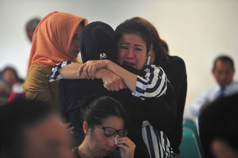 Kayıp AirAsia uçağının enkazı bulundu