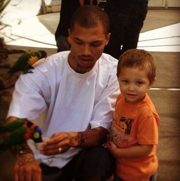 Yakışıklı mahkum Jeremy Meeks hapisten çıktı 