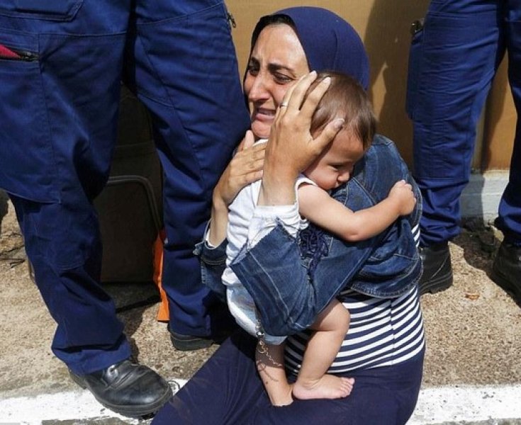 Macaristan'da mülteciler trenlere akın etti