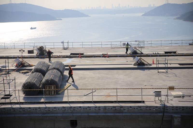3. Köprüye ilk çelik tabliyeler yerleştirildi
