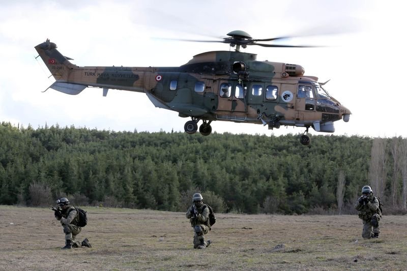 TSK'nın özel timinden nefes kesen görüntüler