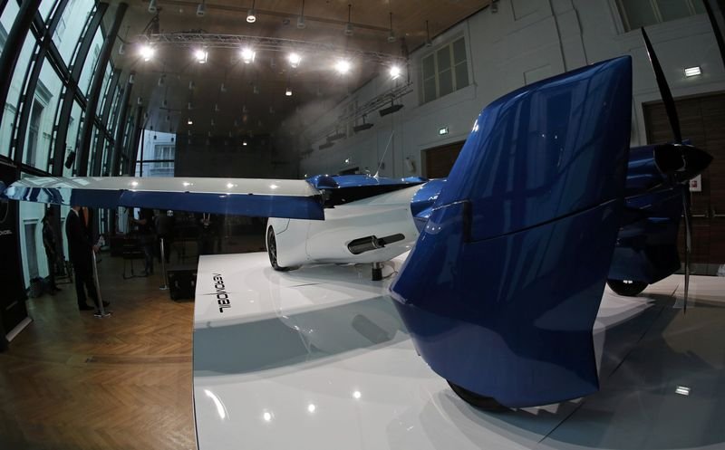 Avusturya'da uçan araba tanıtıldı