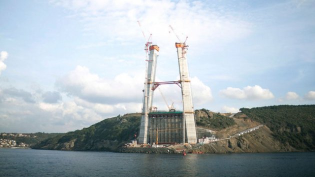 3. Köprü'de kuleler eşitlendi