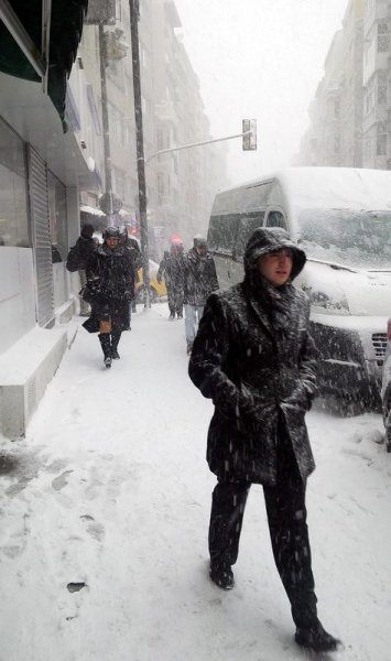 İstanbul'da kar yağışı hayatı olumsuz etkiledi