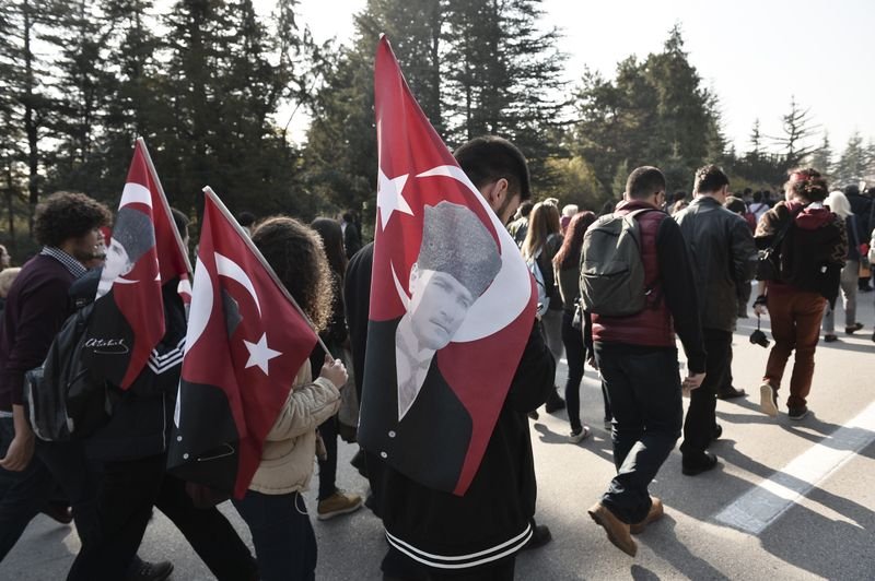 On binler Anıtkabir'e akın etti