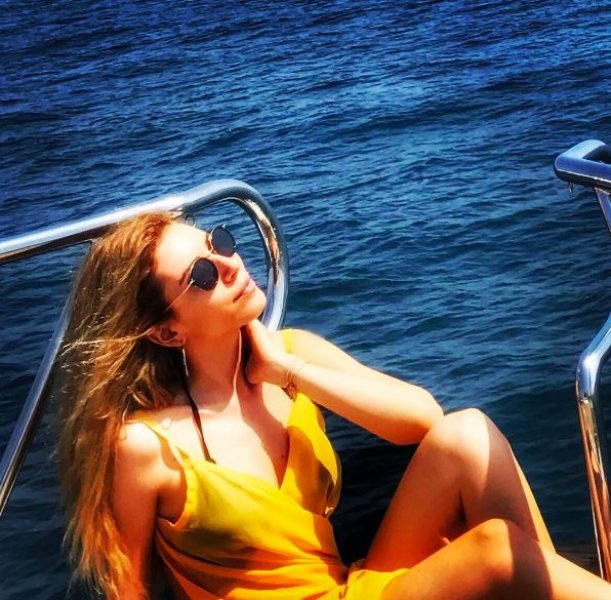 Sinem Kobal'ın ınstagram pozuna beğeni yağmuru